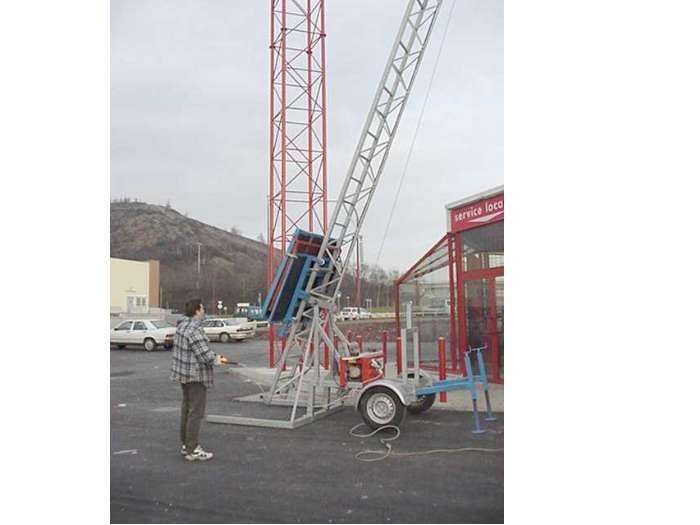 Monte charge électrique - Monte matériaux de chantier - échelle