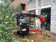 grue araignée sur chenilles place le vitrage à Bousval