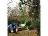 Nacelle louée chez Locamat pour élaguer les arbres